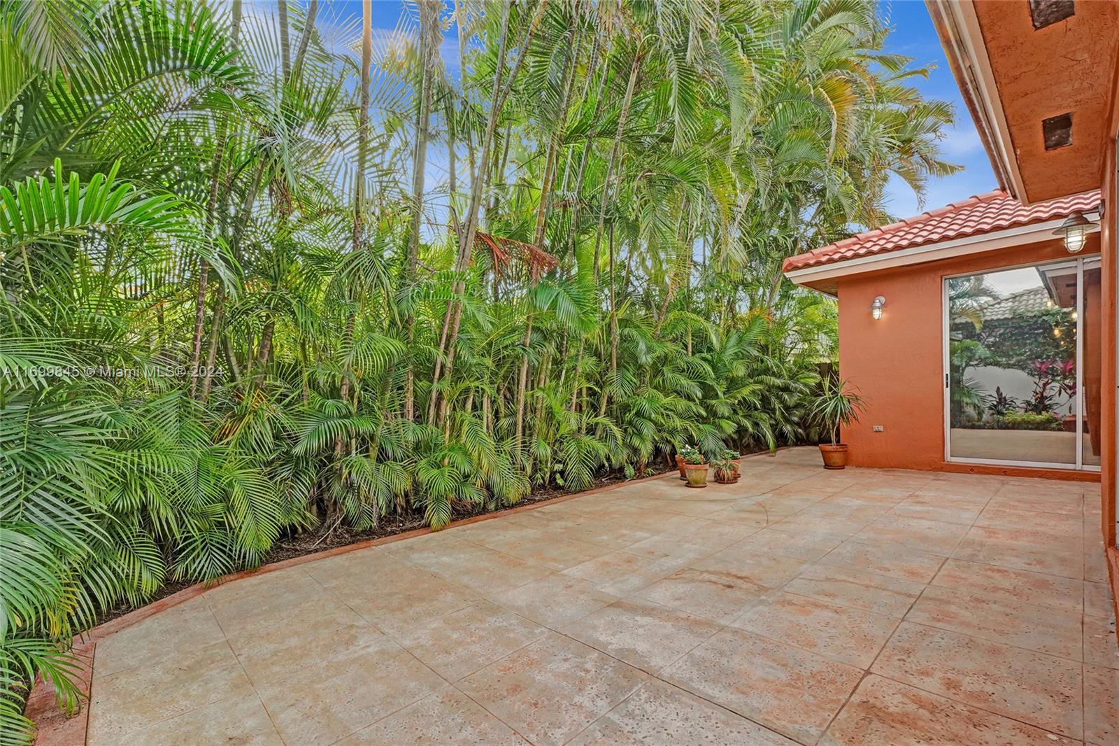 16136 Southwest 68th Street Miami, FL 33193 - Photo 9 of 45 Gallery Image 9