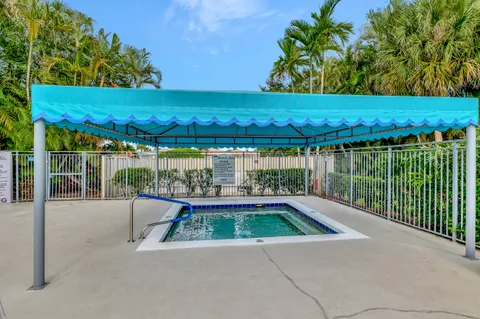$395,000 | 10612 Royal Caribbean Circle, Boynton Beach, FL 33437