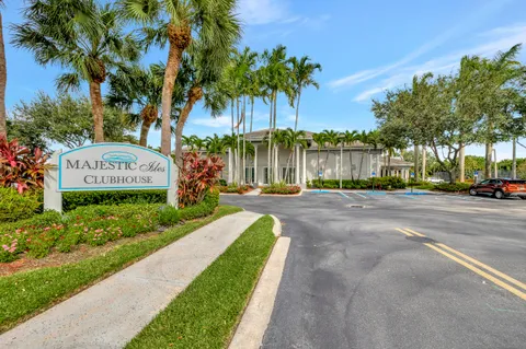 $395,000 | 10612 Royal Caribbean Circle, Boynton Beach, FL 33437