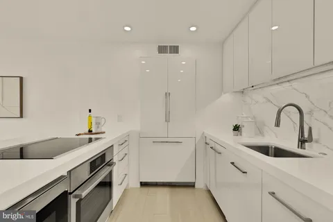 $569,000 | 4200 Massachusetts Avenue Northwest, Unit 708, Washington, DC 20016