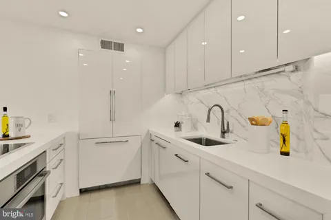 $569,000 | 4200 Massachusetts Avenue Northwest, Unit 708, Washington, DC 20016