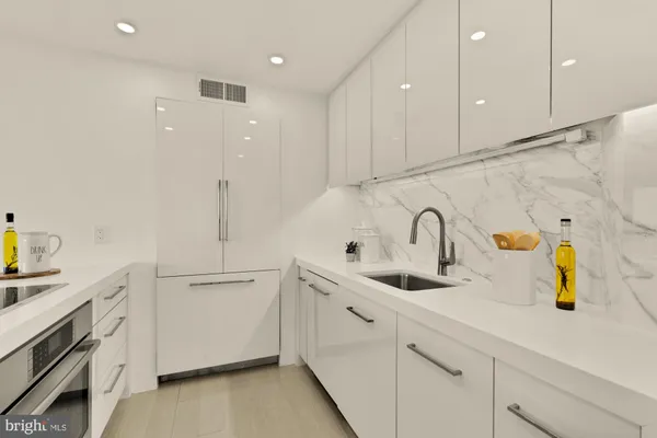 $569,000 | 4200 Massachusetts Avenue Northwest, Unit 708, Washington, DC 20016