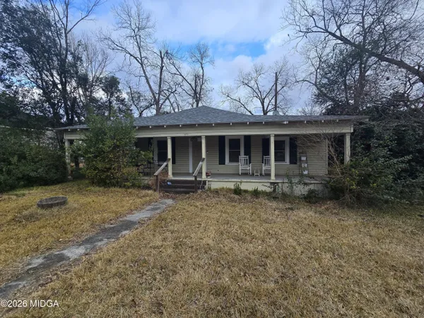 a view of a house with a yard