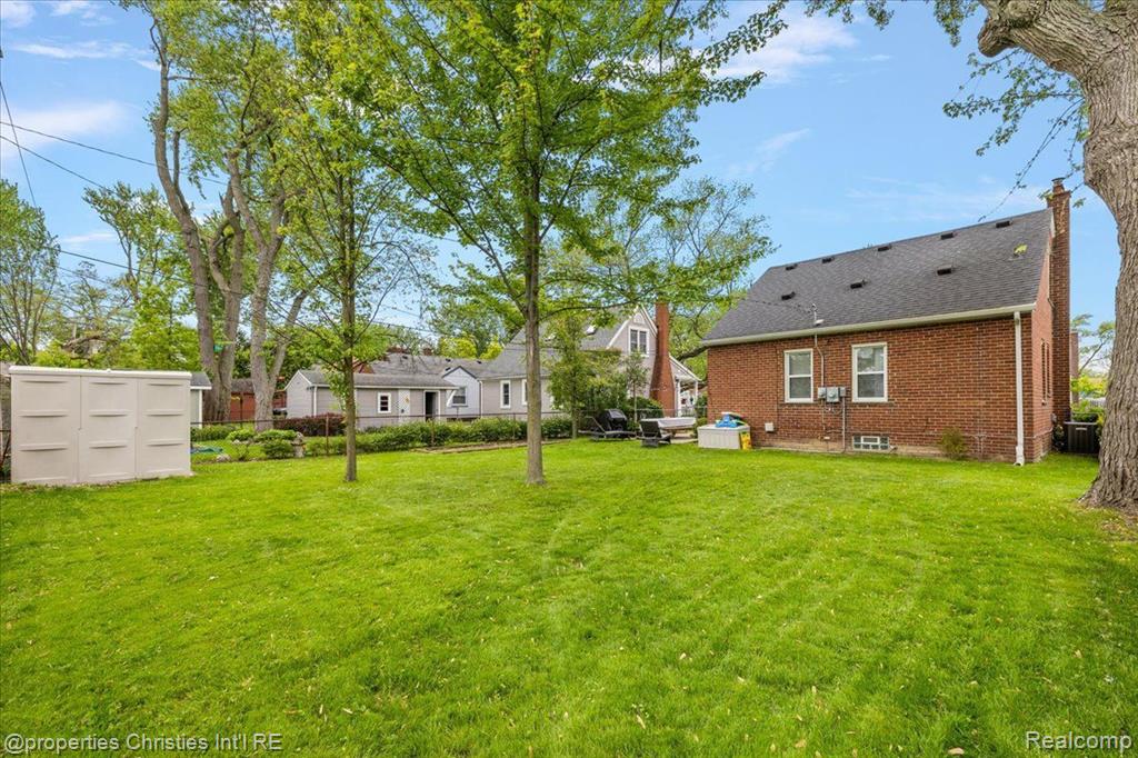 1573 Columbia Road Berkley, MI 48072 - Photo 32 of 38