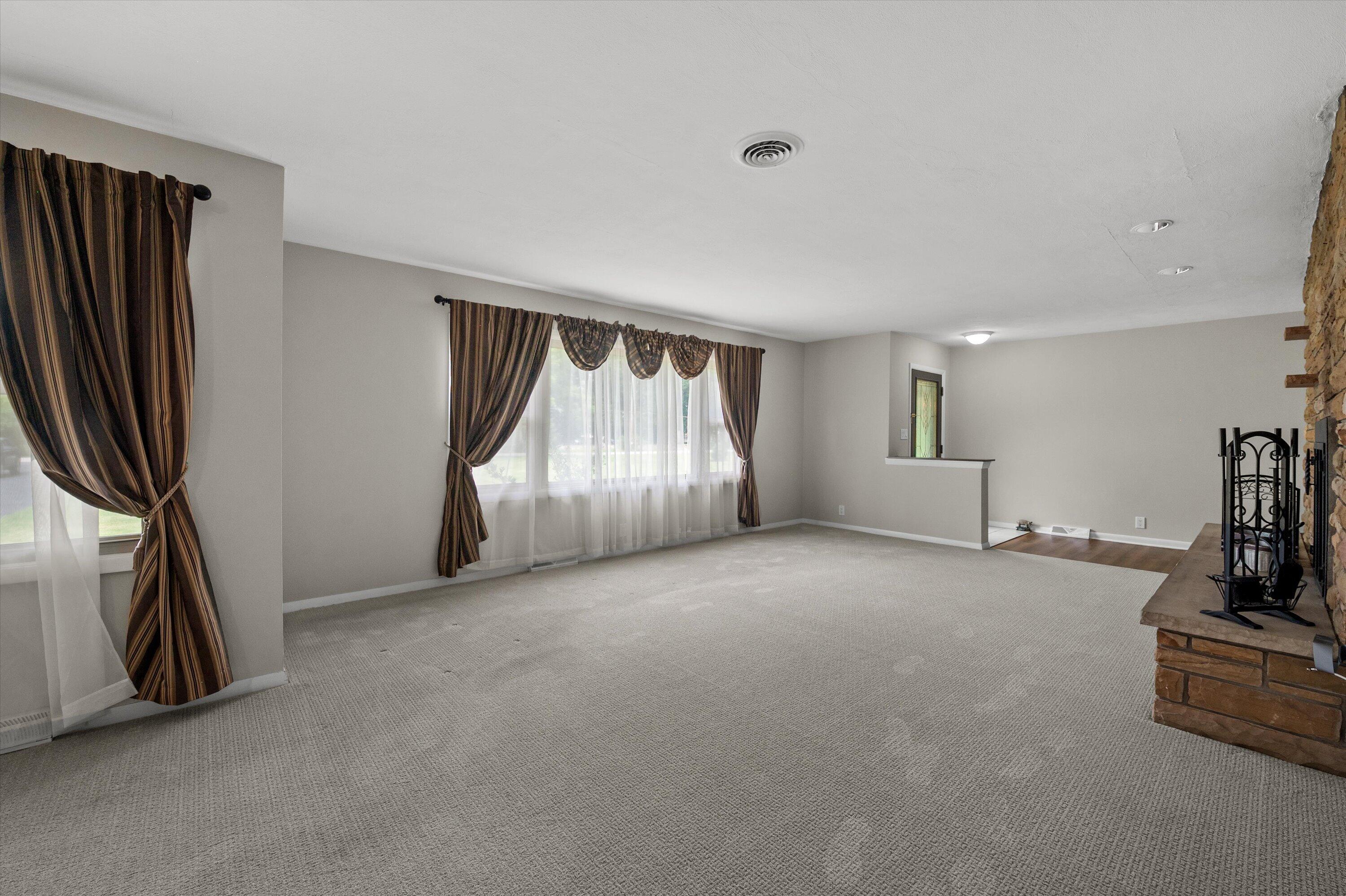 928 Mill Road Delafield, WI 53018 - Photo 13 of 43 13-DSC4009