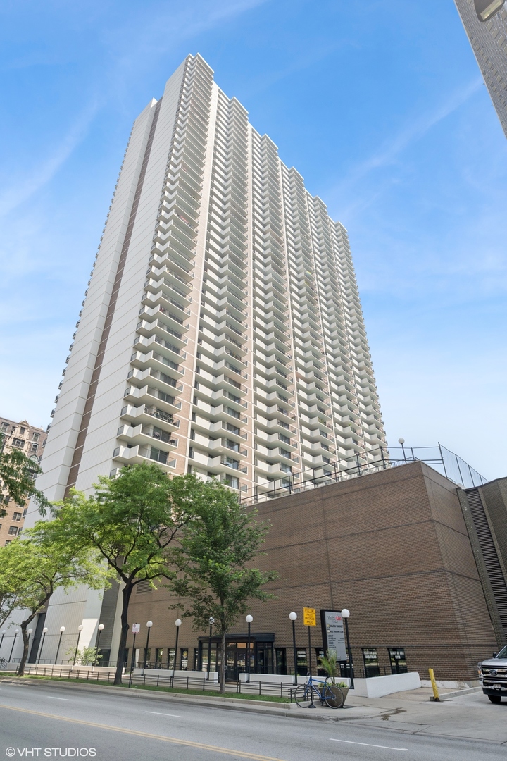 6033 North Sheridan Road, Unit 12B Chicago, IL 60660 - Photo 1 of 29 Gallery Image 1
