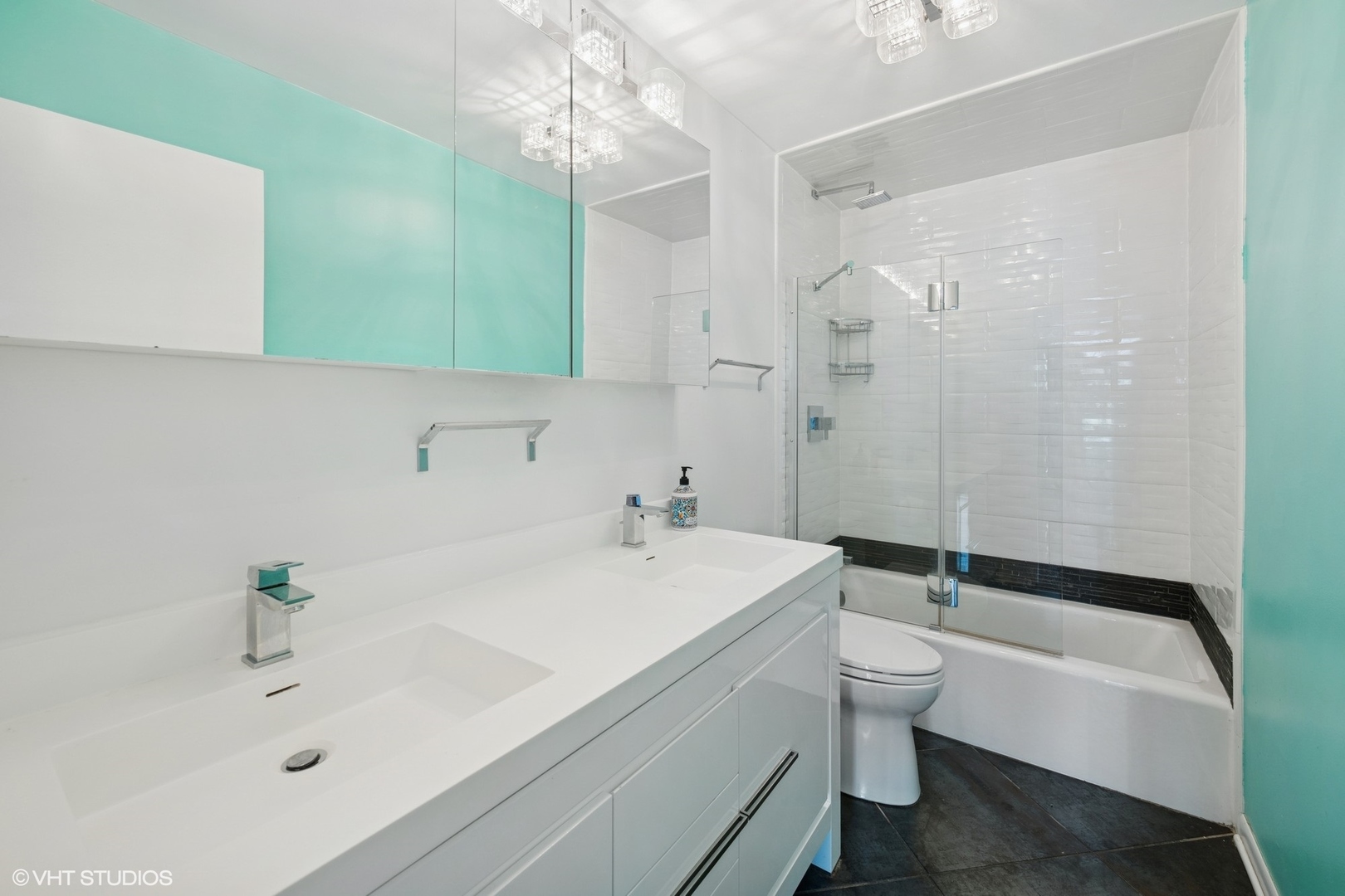 6033 North Sheridan Road, Unit 12B Chicago, IL 60660 - Photo 12 of 29 Gallery Image 12