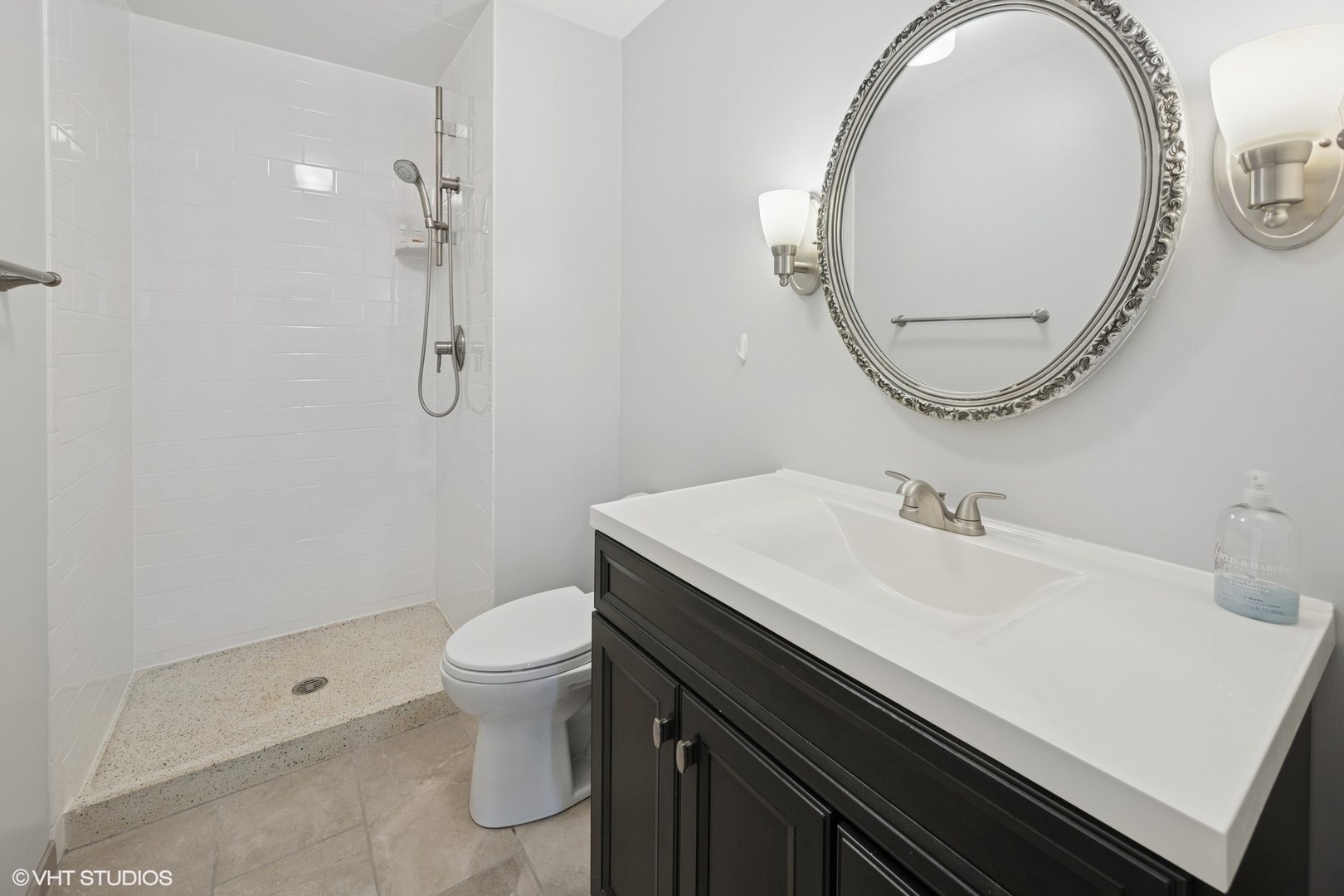 6033 North Sheridan Road, Unit 12B Chicago, IL 60660 - Photo 14 of 29 Gallery Image 14