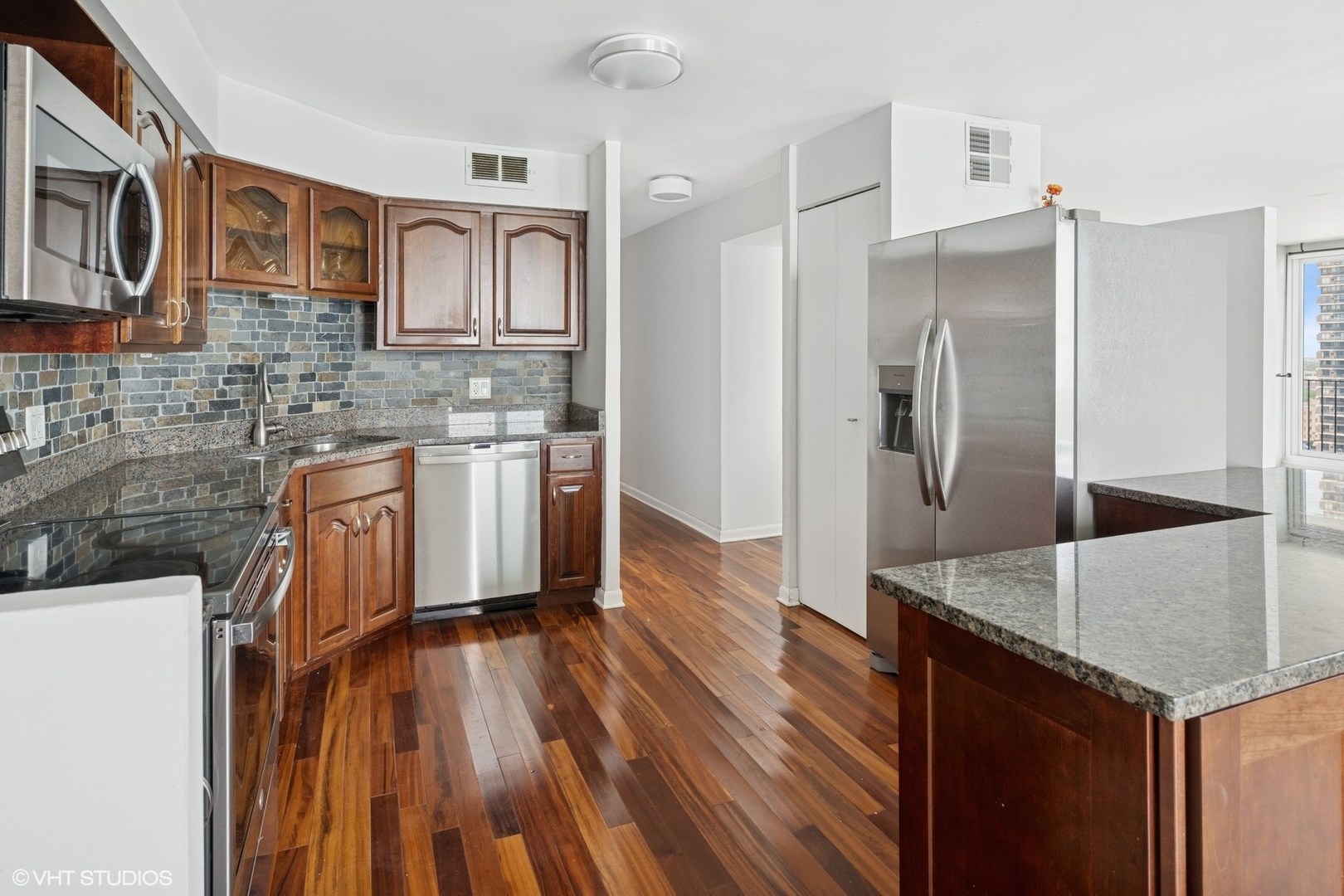 6033 North Sheridan Road, Unit 12B Chicago, IL 60660 - Photo 4 of 29 Gallery Image 4