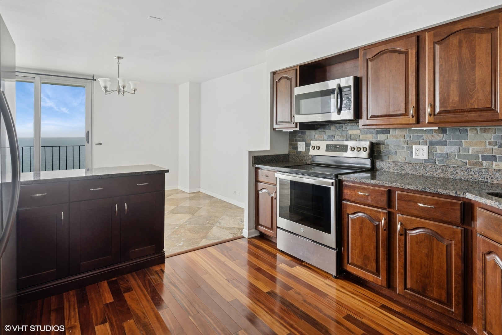 6033 North Sheridan Road, Unit 12B Chicago, IL 60660 - Photo 5 of 29 Gallery Image 5