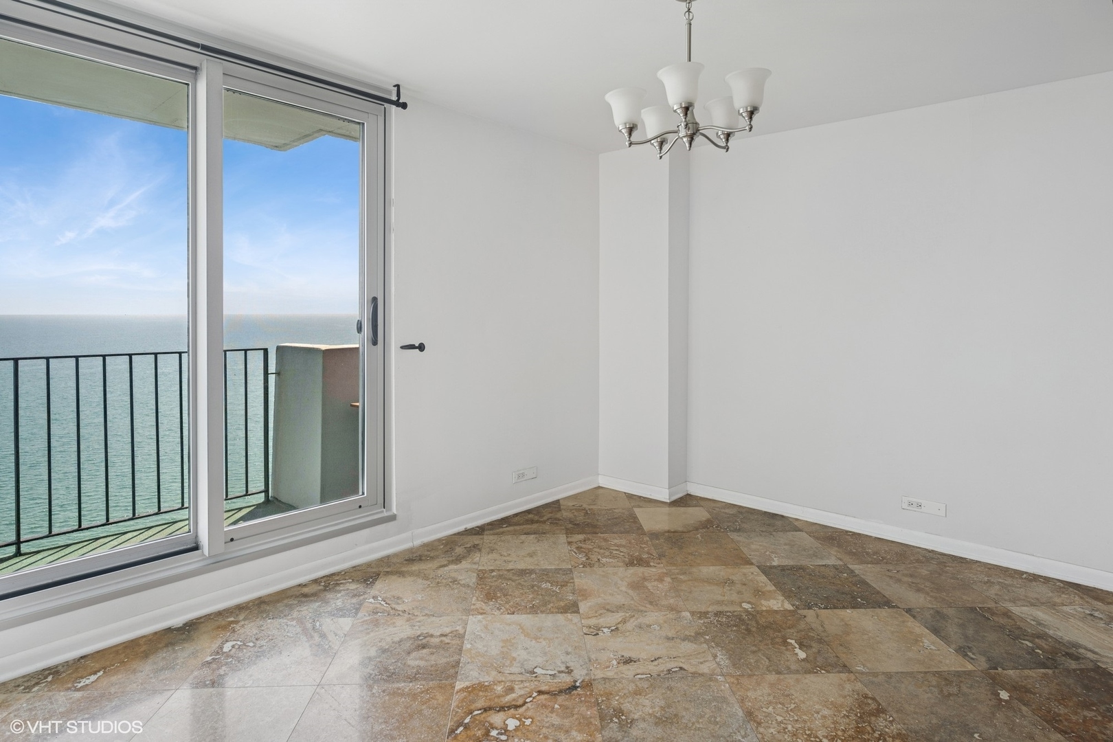 6033 North Sheridan Road, Unit 12B Chicago, IL 60660 - Photo 6 of 29 Gallery Image 6