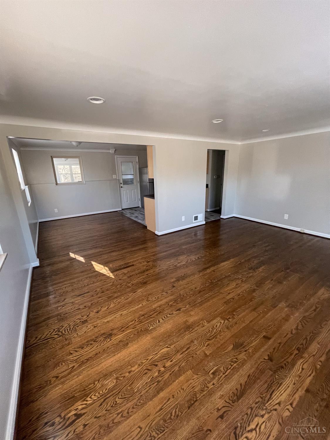 6903 Taylor Road Cincinnati, OH 45248 - Photo 5 of 29