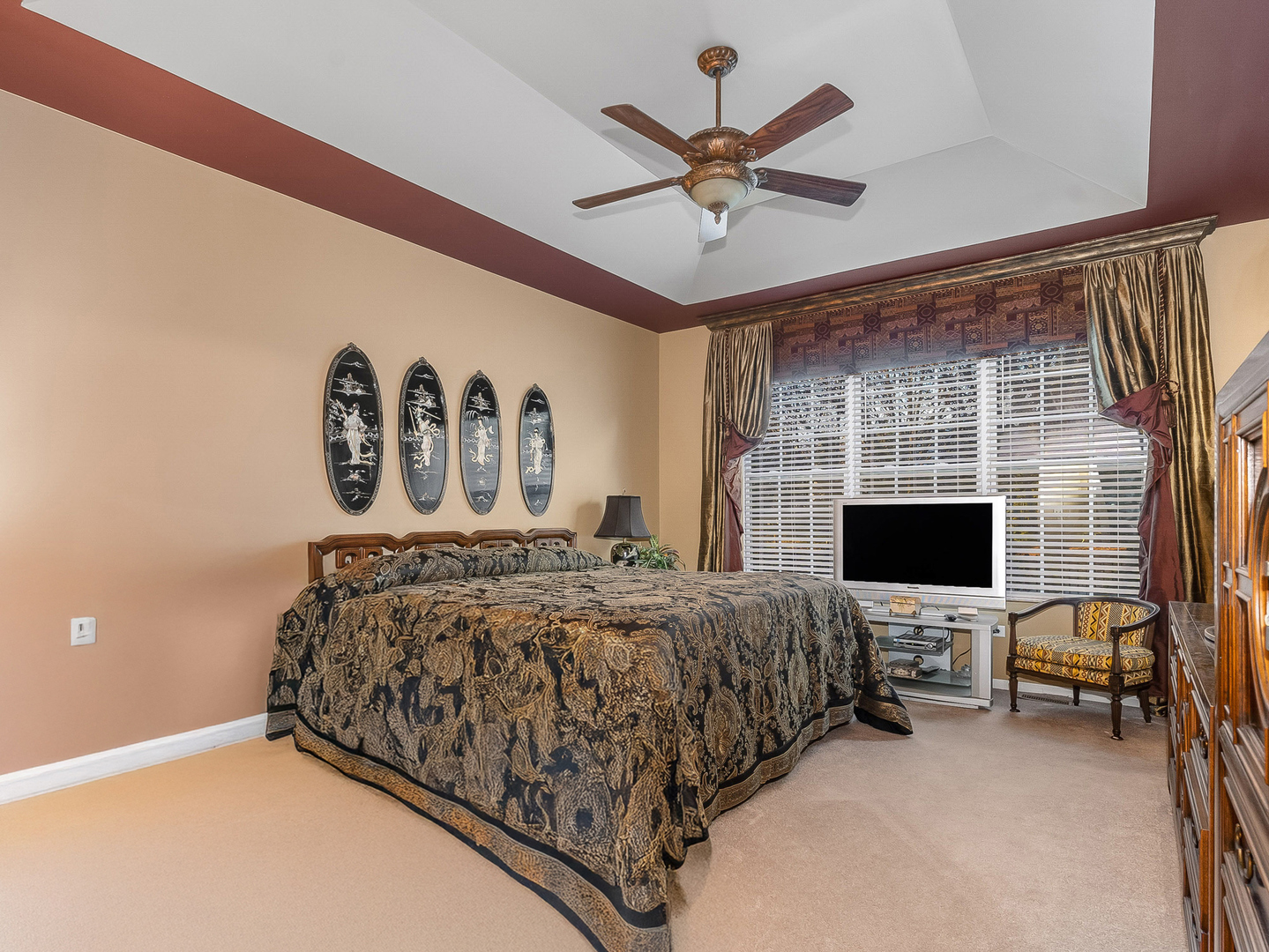 2805 Bond Circle, Unit 2805 Naperville, IL 60563 - Photo 15 of 30 a living room with a bed furniture and a flat screen tv