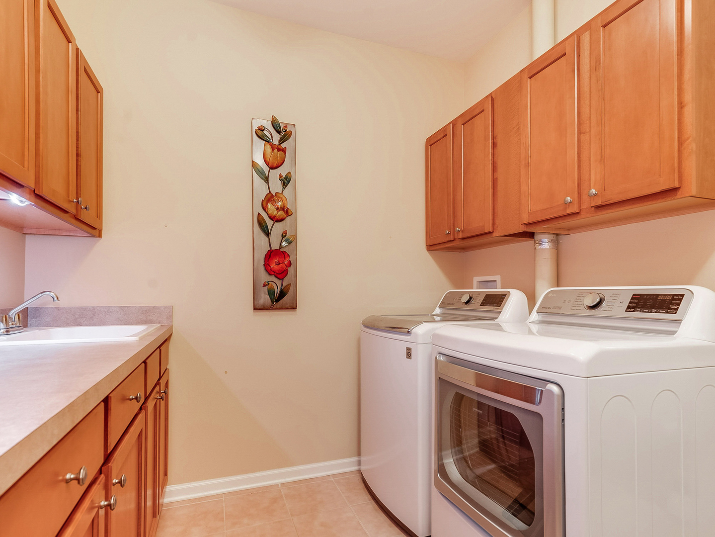2805 Bond Circle, Unit 2805 Naperville, IL 60563 - Photo 21 of 30 a utility room with dryer and washer