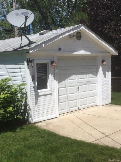 1876 Columbia Road Berkley, MI 48072 - Photo 2 of 14 mac10.jpeg