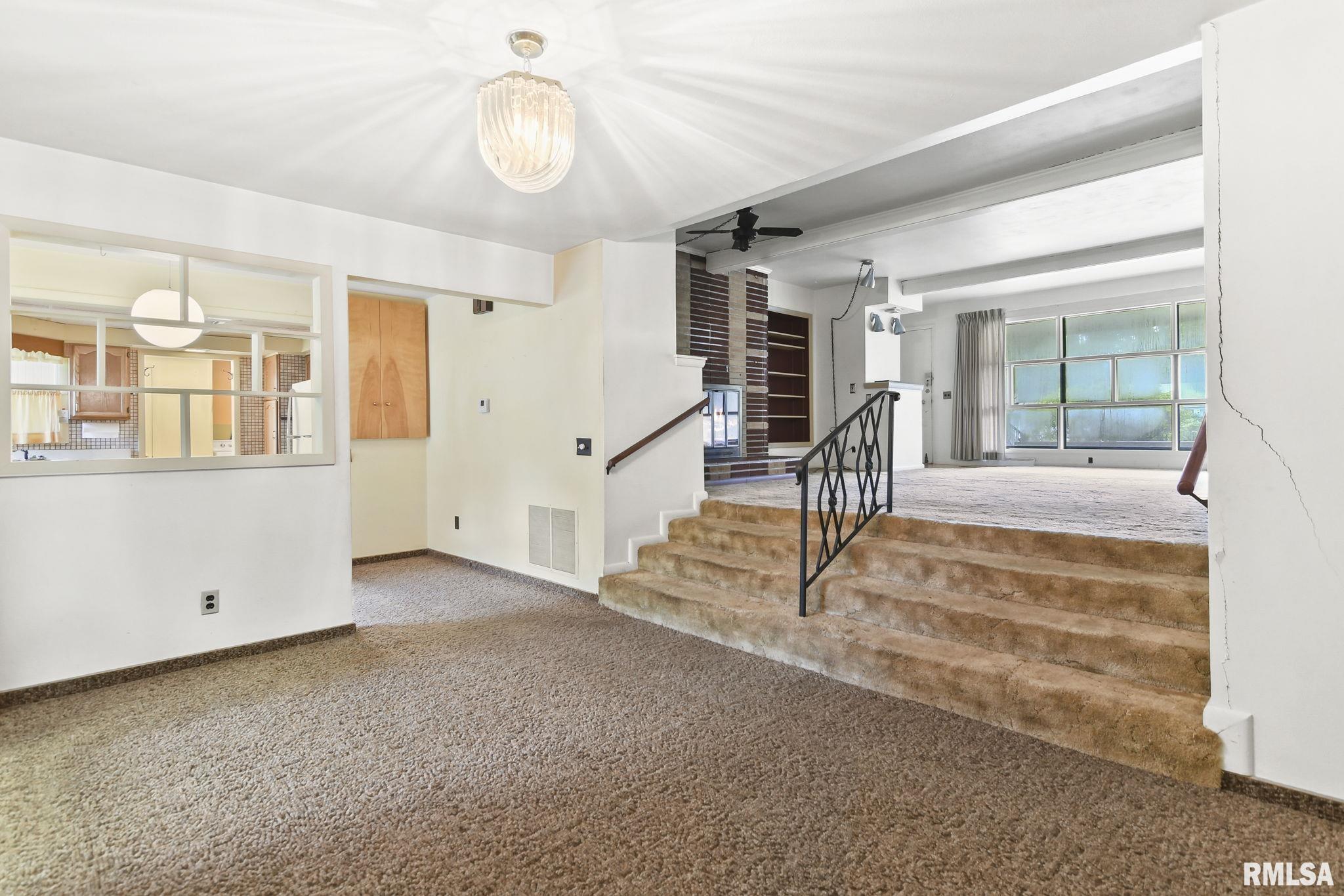 78 Circle Drive Springfield, IL 62703 - Photo 4 of 40