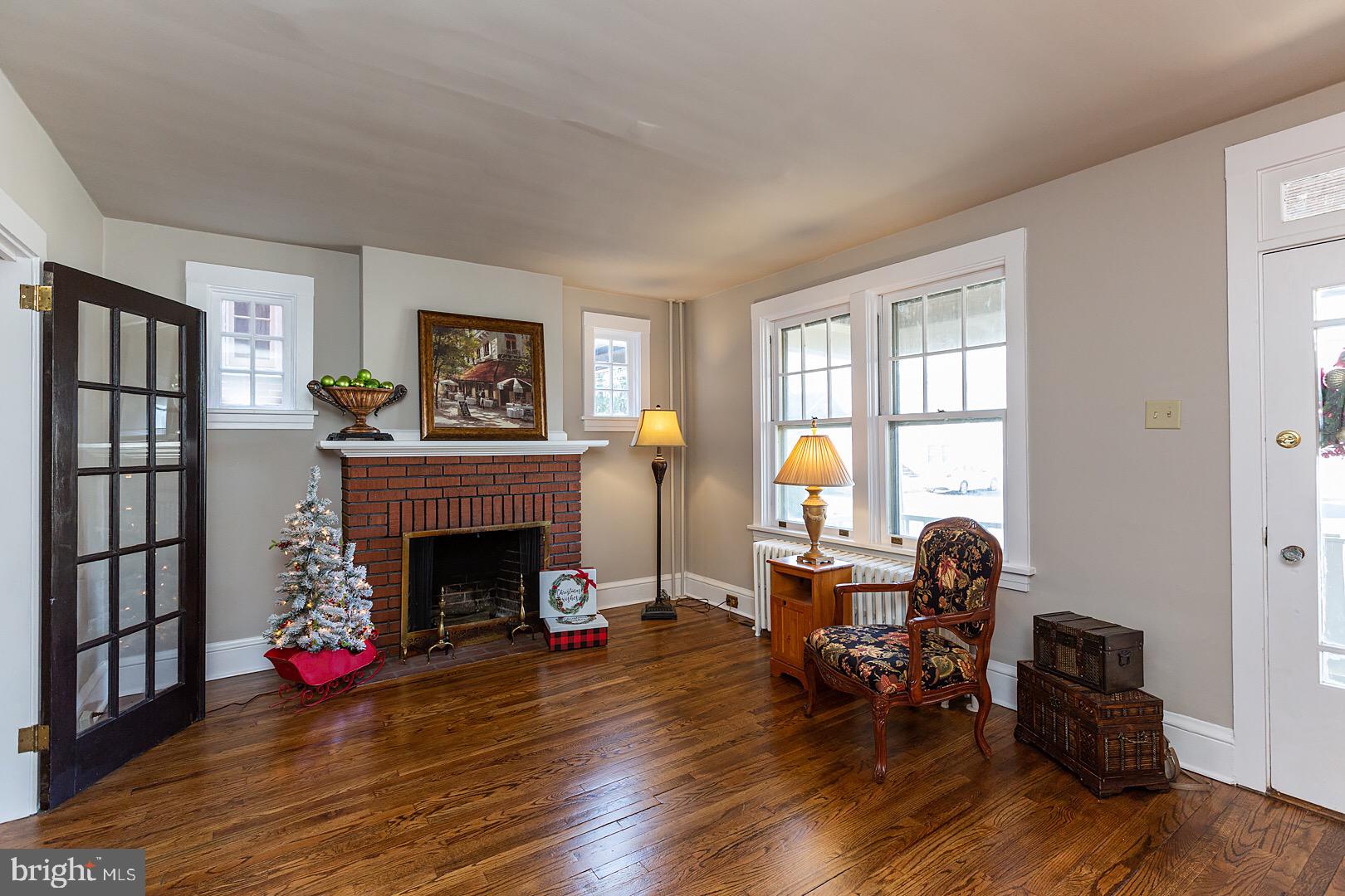 319 Rider Avenue Lancaster, PA 17603 - Photo 8 of 58 Beautiful Living Room