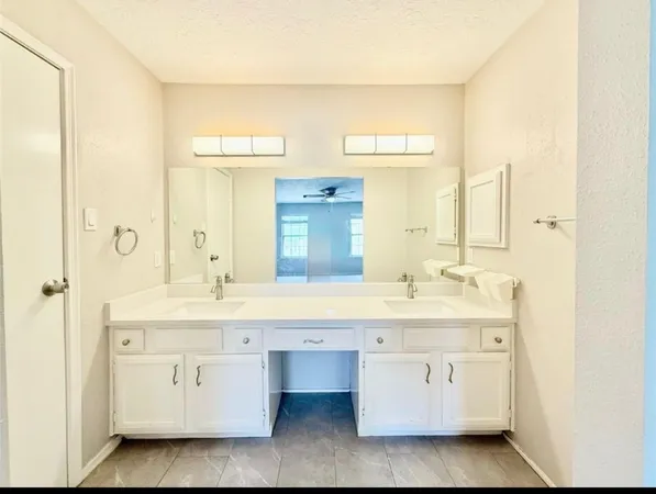 $1,990 | 8206 Windell Lane, Houston, TX 77040