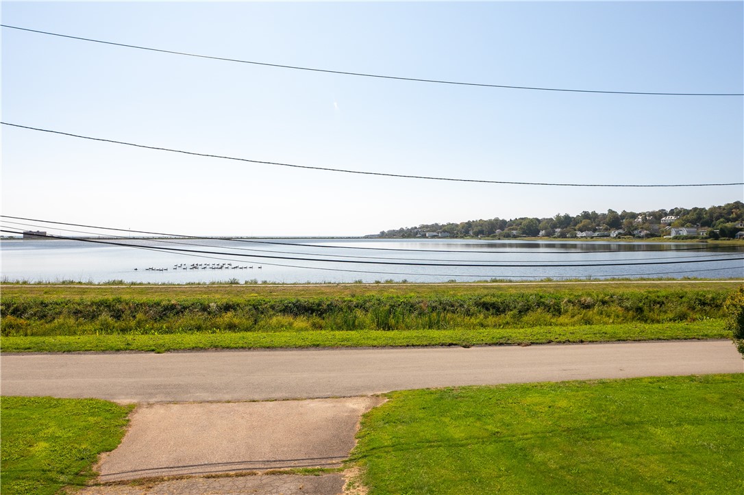 78 Ellery Road Newport, RI 02840 - Photo 3 of 31