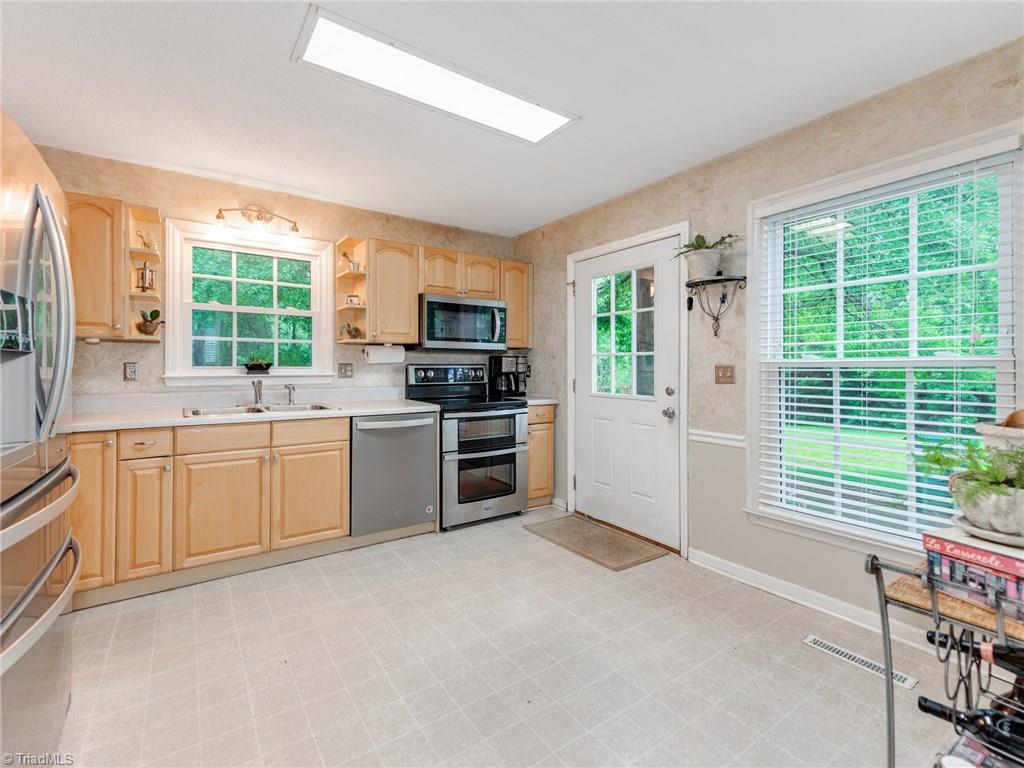 2925 Millwheel Road Pfafftown, NC 27040 - Photo 9 of 25 Gallery Image 9