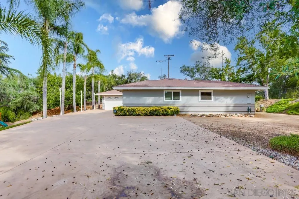 1839 Kent Place Vista, CA 92084 - Photo 5 of 40 a front view of house with yard and green space