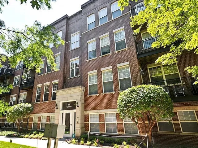 $450,000 | 301 West Scott Street, Unit 103, Chicago, IL 60610