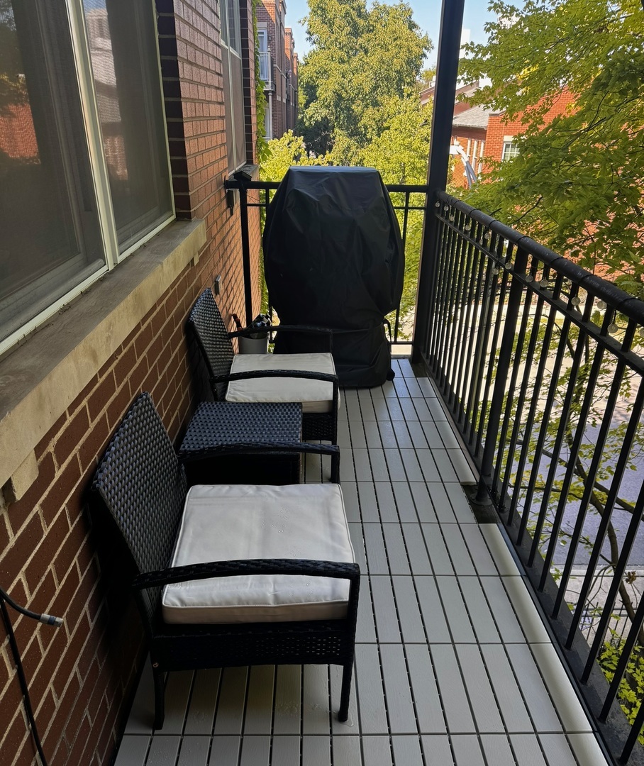 301 West Scott Street, Unit 103 Chicago, IL 60610 - Photo 15 of 17 a view of balcony with wooden floor