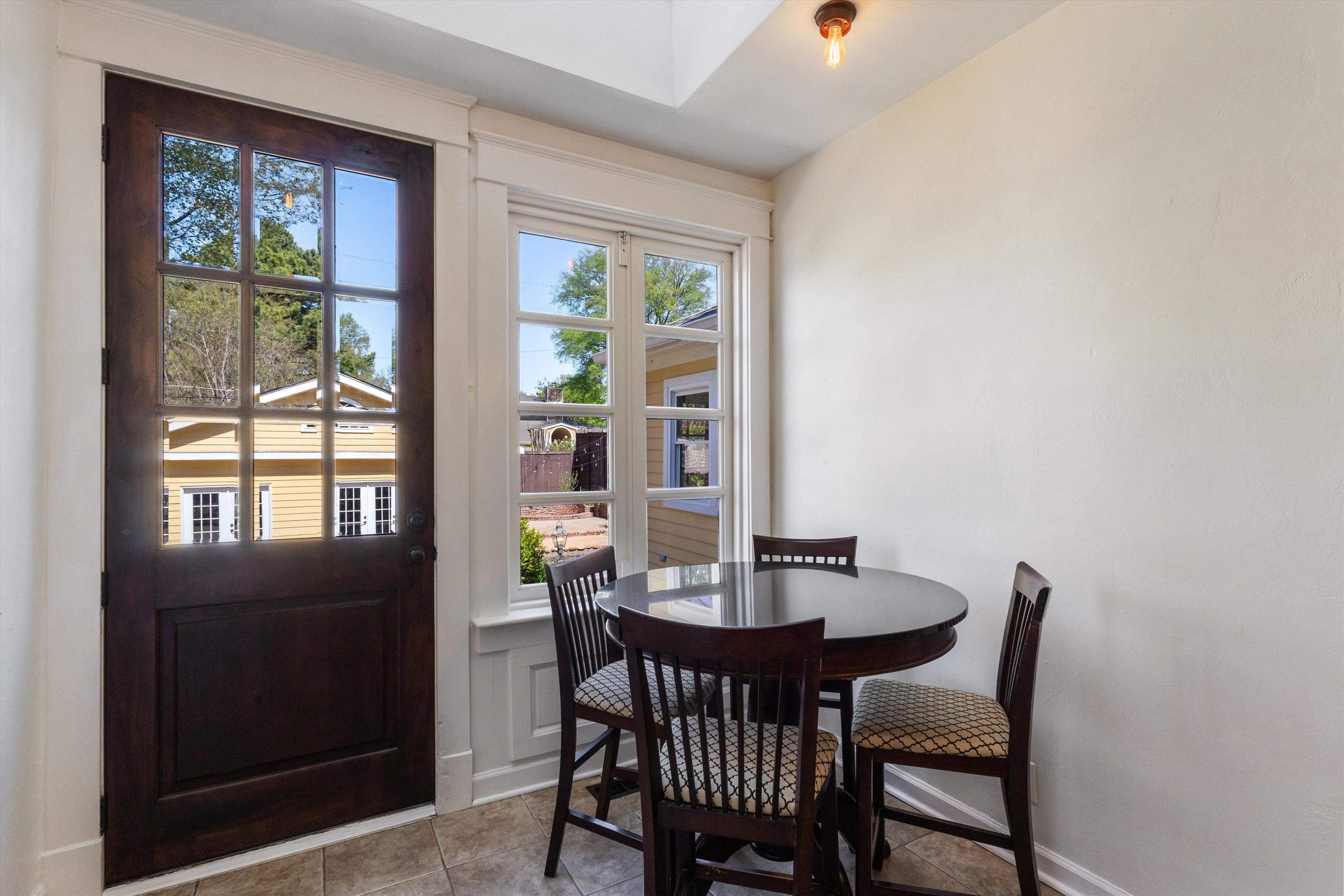 1680 Carruthers Place Memphis, TN 38112 - Photo 11 of 39 a dining room with furniture and window