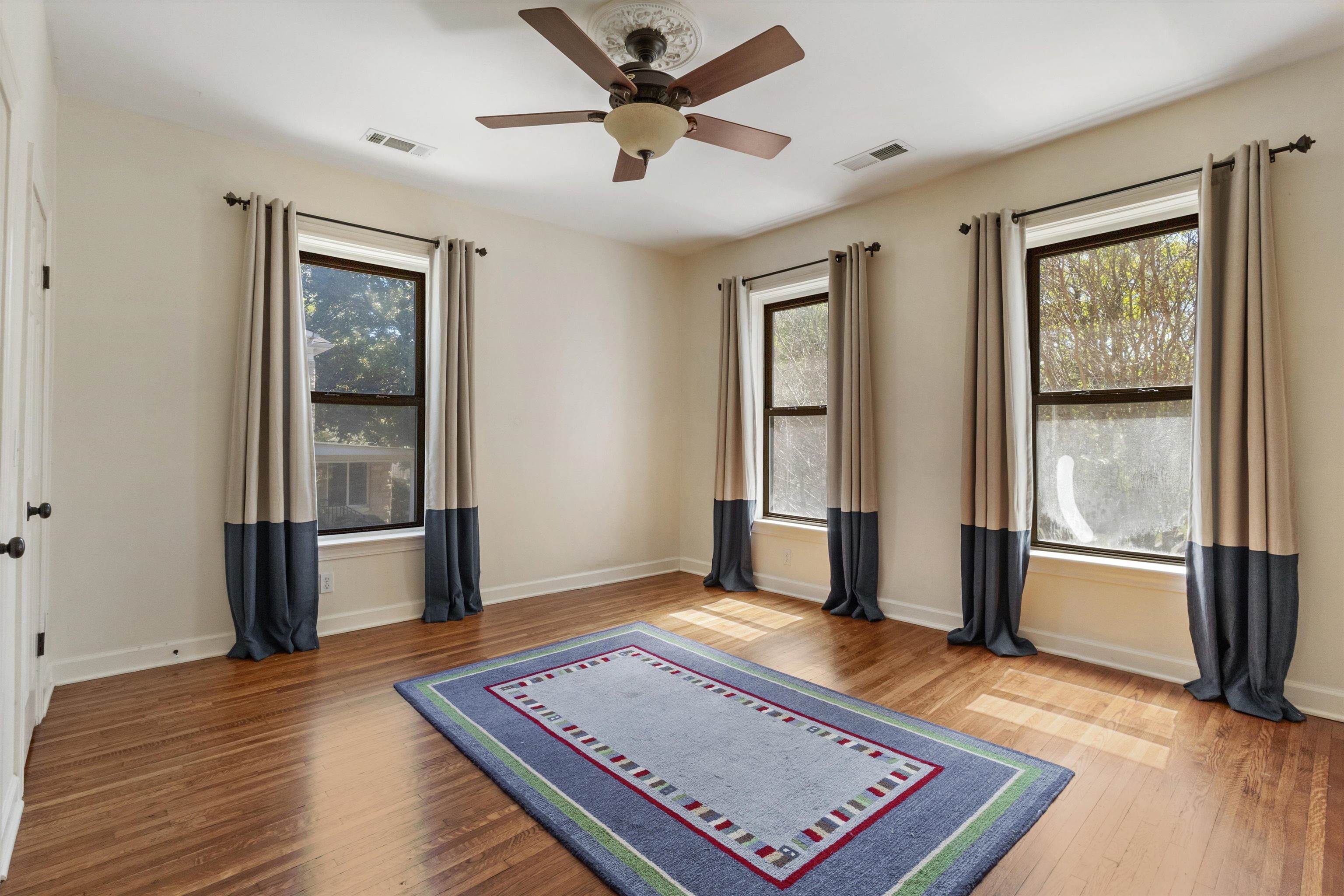 1680 Carruthers Place Memphis, TN 38112 - Photo 24 of 39 a living room with window and a rug
