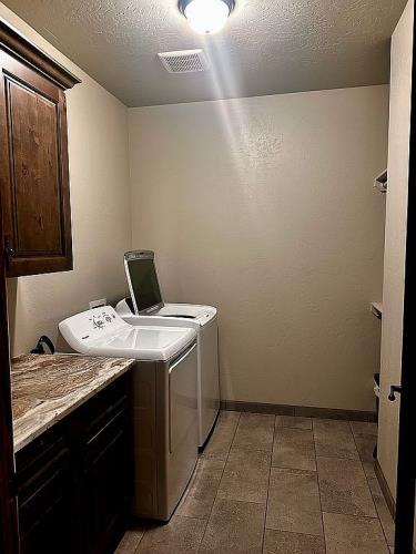 1622 Calle De Valezquez Las Cruces, NM 88007 - Photo 36 of 53