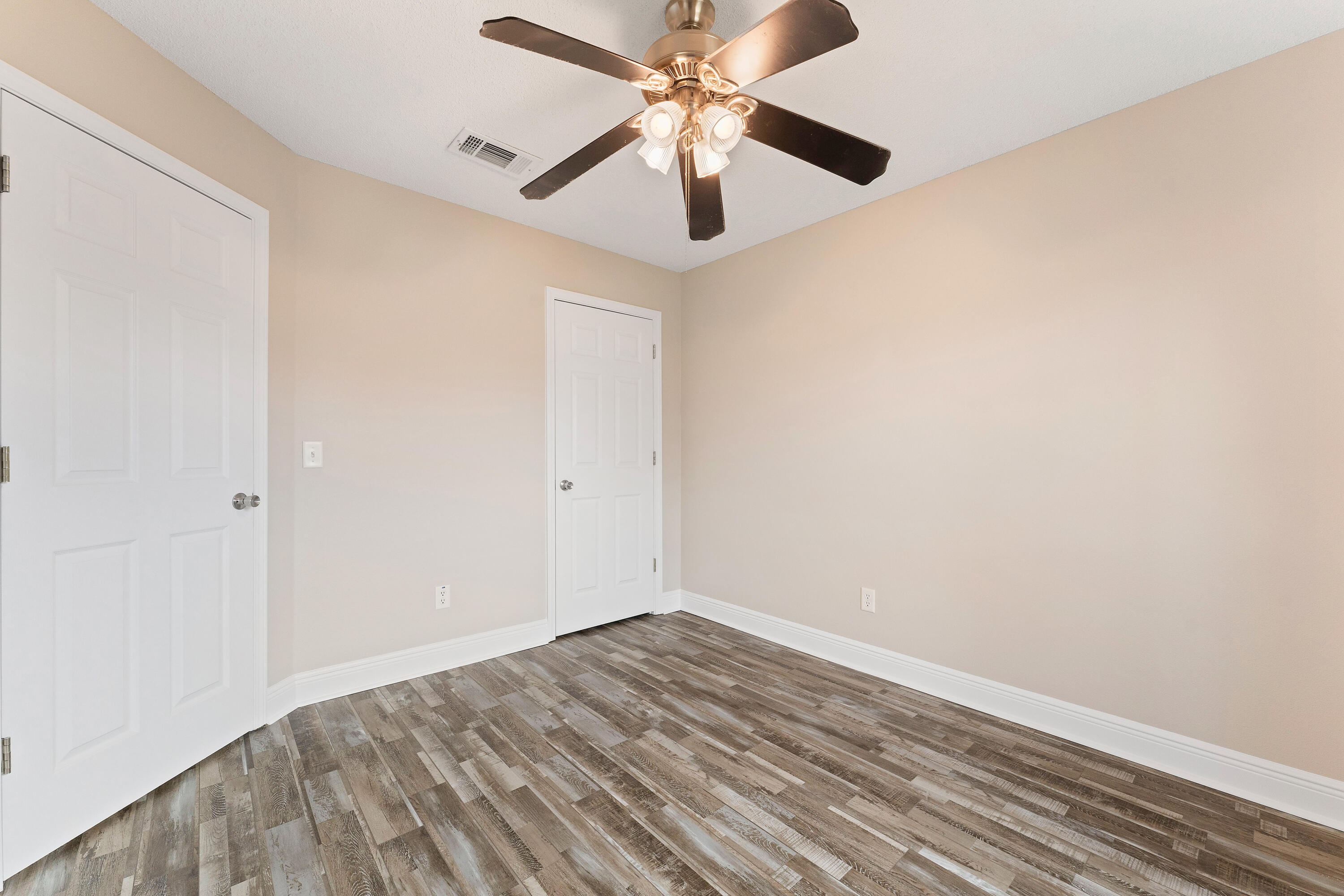 7162 Riverview Road Navarre, FL 32566 - Photo 14 of 33 an empty room with fan and a ceiling fan