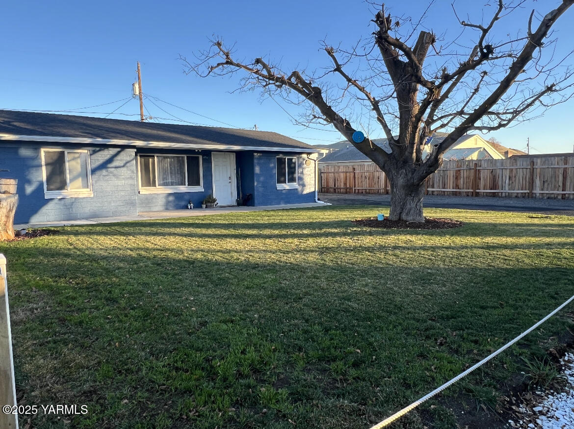 3609 South 3rd Street Union Gap, WA 98903 - Photo 2 of 14 a front view of a house with a yard