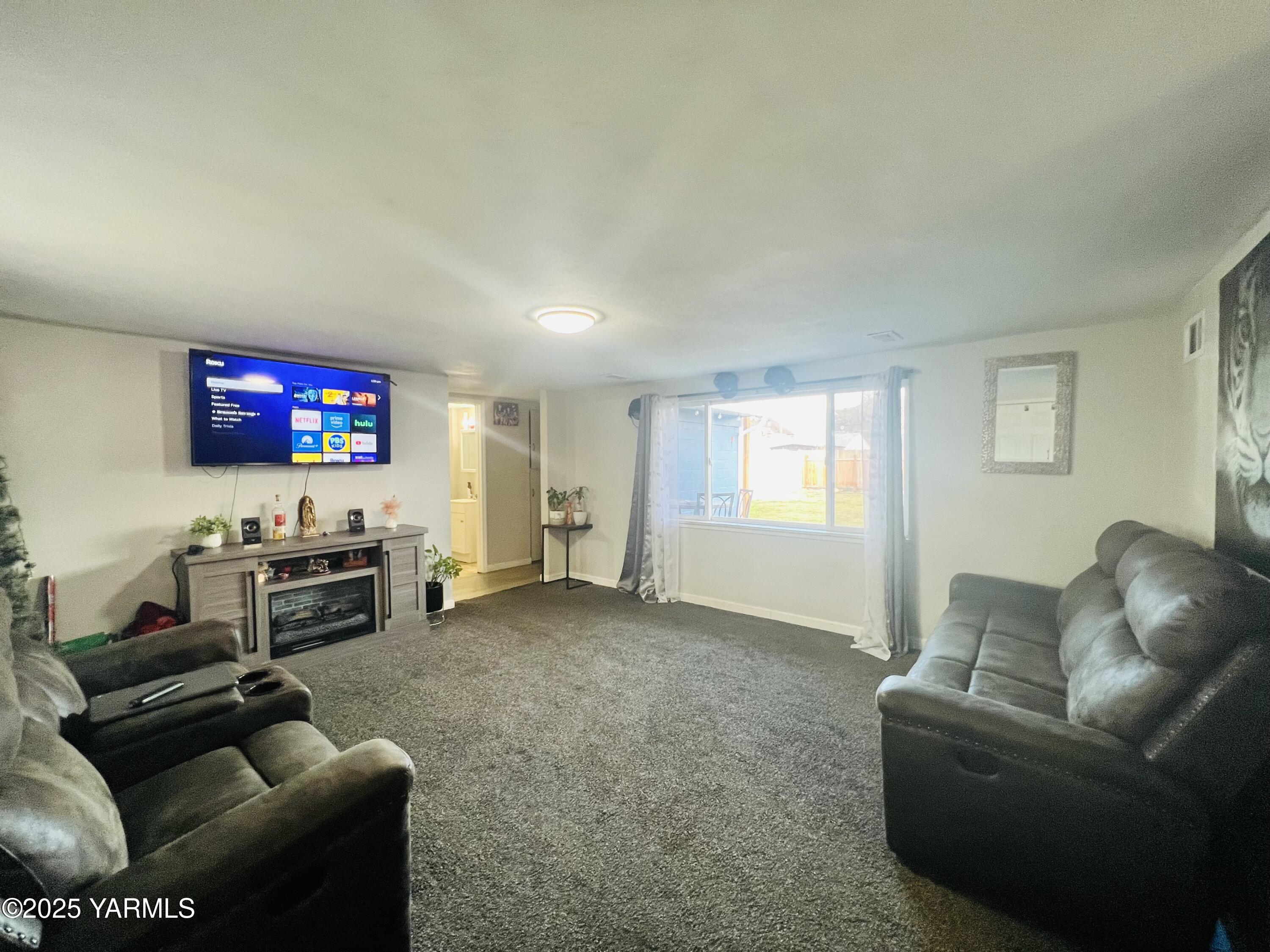 3609 South 3rd Street Union Gap, WA 98903 - Photo 3 of 14 a living room with furniture and a flat screen tv