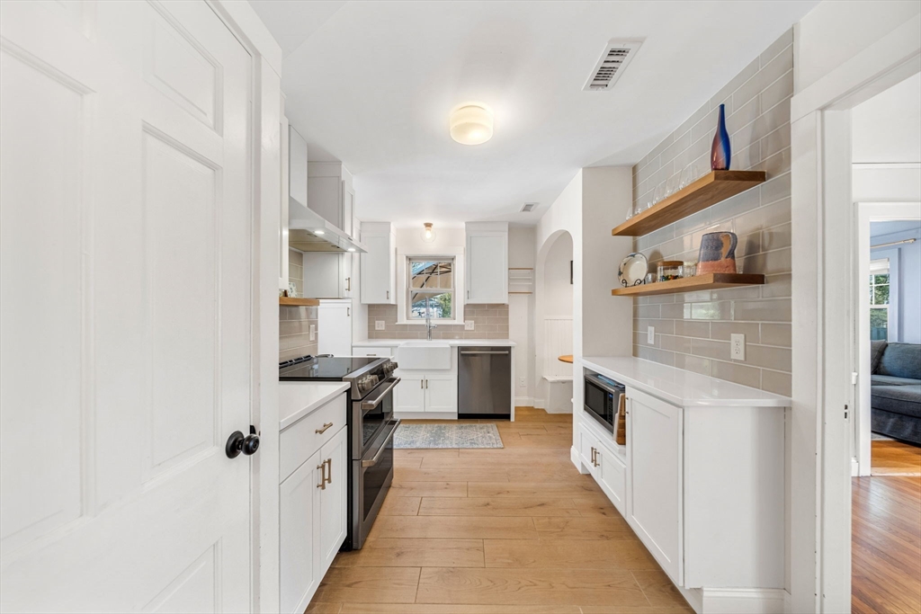 30 Pine Plain Road Wellesley, MA 02481 - Photo 7 of 39