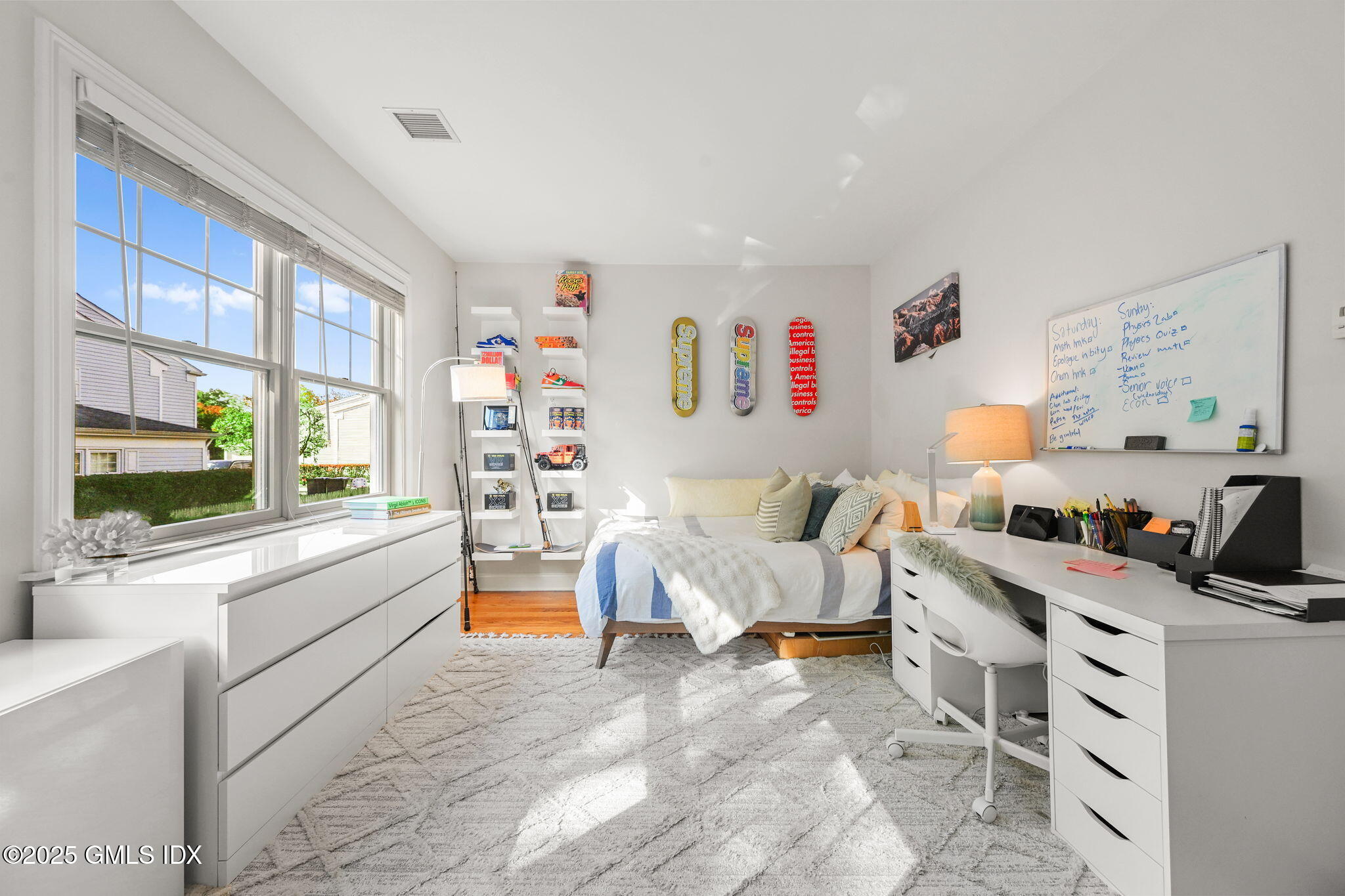 25 Le Grande Avenue, Unit B Greenwich, CT 06830 - Photo 14 of 37 a living room with furniture and a flat screen tv