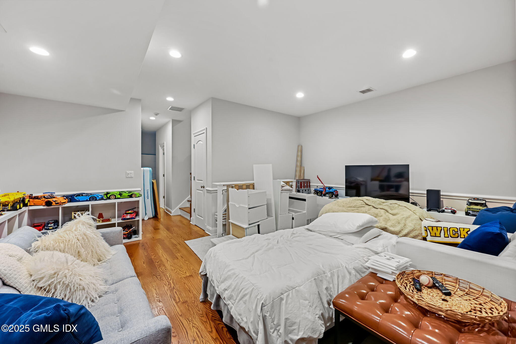 25 Le Grande Avenue, Unit B Greenwich, CT 06830 - Photo 29 of 37 a bedroom with a bed and a tv