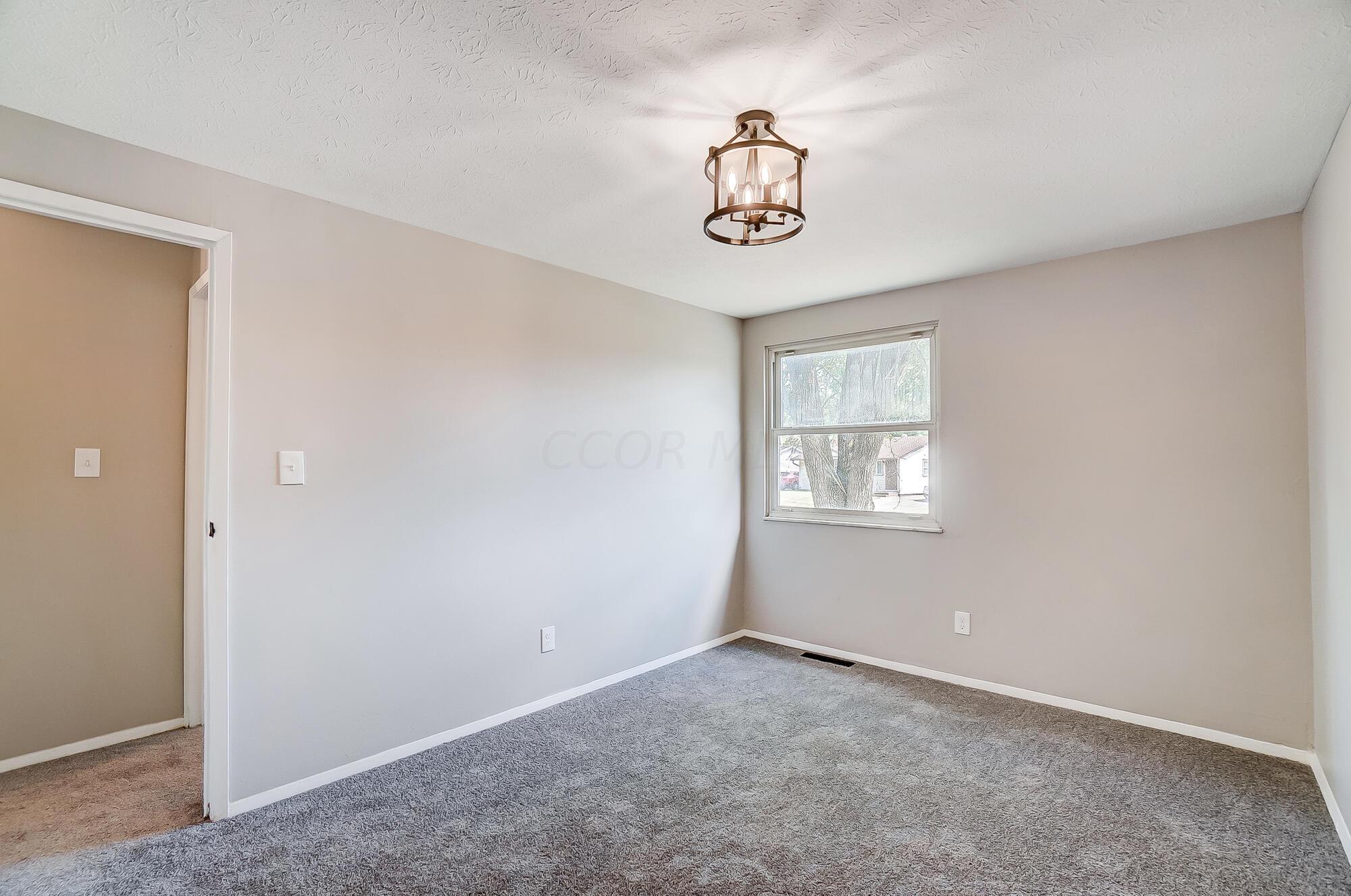3382 Binbrook Road North Columbus, OH 43227 - Photo 22 of 40 028