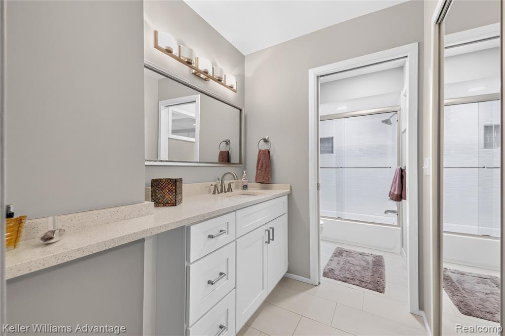 39478 Country Lane Novi, MI 48375 - Photo 26 of 38