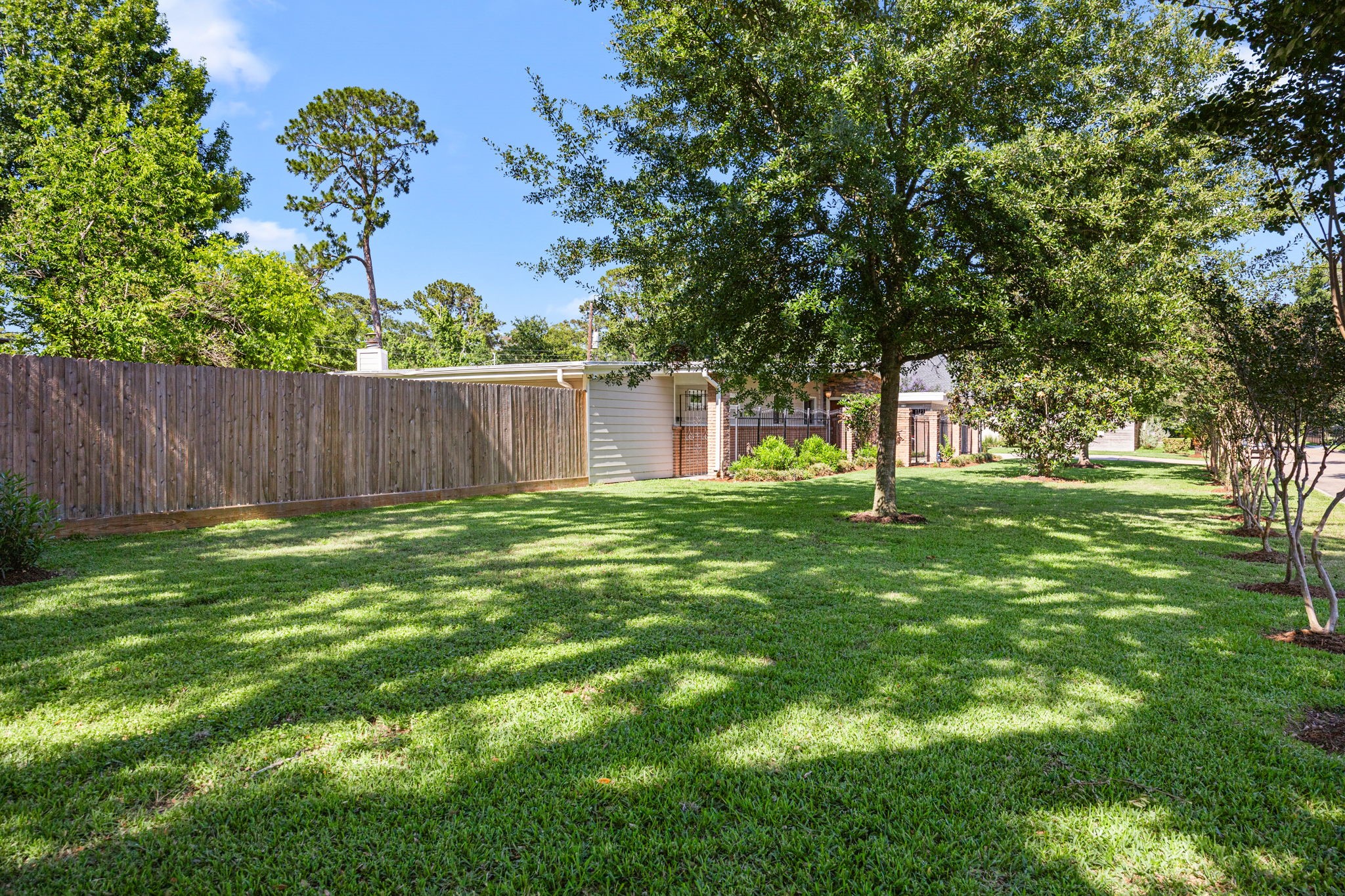 10310 Mayfield Road Houston, TX 77043 - Photo 3 of 49 Property features extra large lot 17,790 sq ft