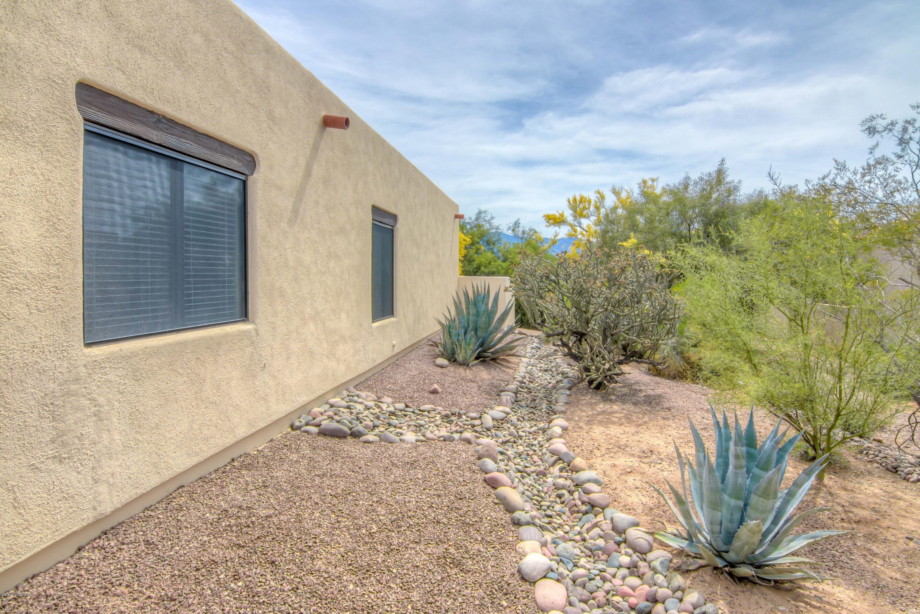 11570 Kelly Rae Place Oro Valley, AZ 85737 - Photo 9 of 41 Gallery Image 9