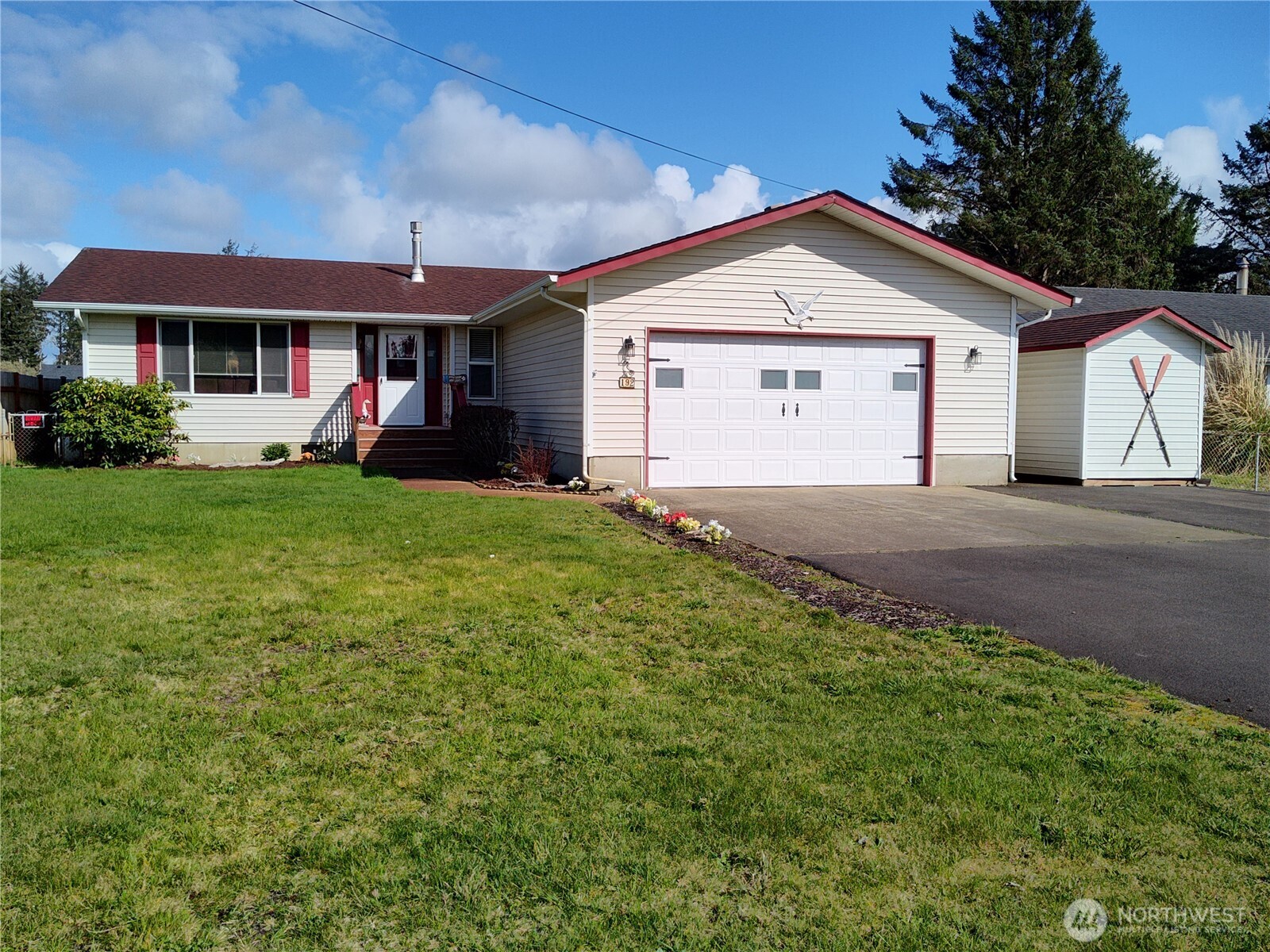 192 Canal Dr Northeast  