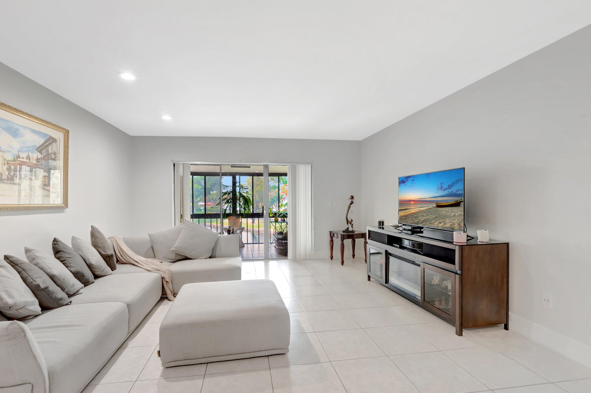 21214 Lago Circle, Unit 8F Boca Raton, FL 33433 - Photo 13 of 38 20-web-or-mls-DSC_0566