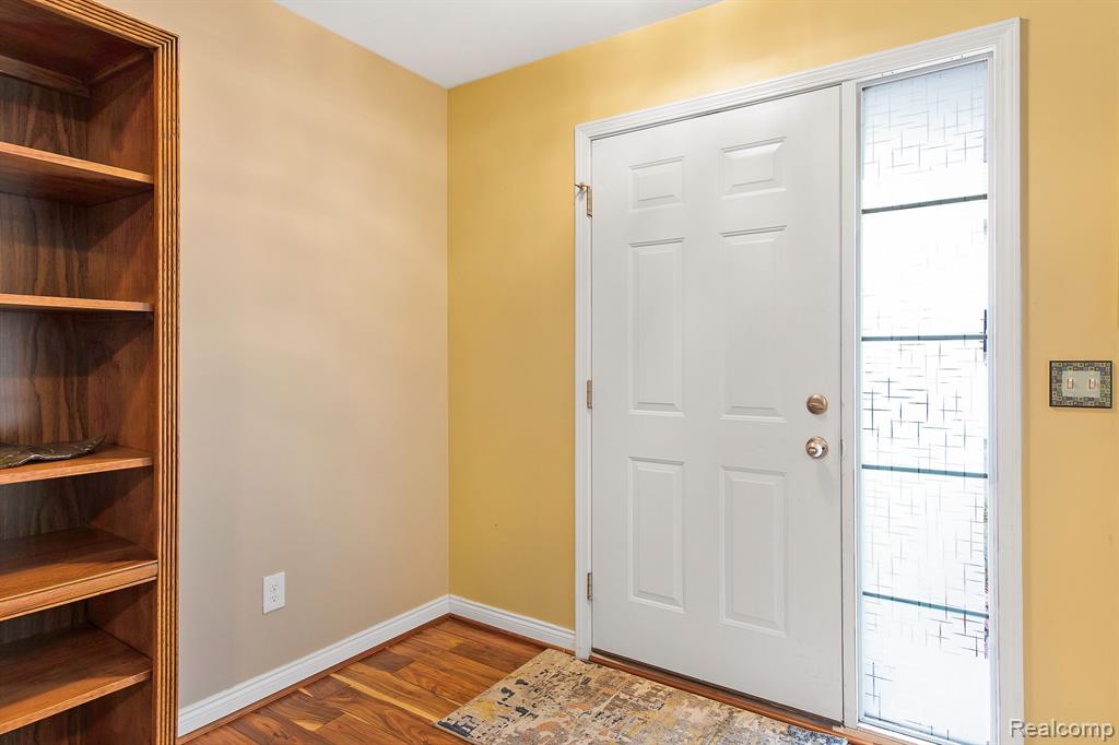 2040 Decker Road Walled Lake, MI 48390 - Photo 8 of 28 Gallery Image 8