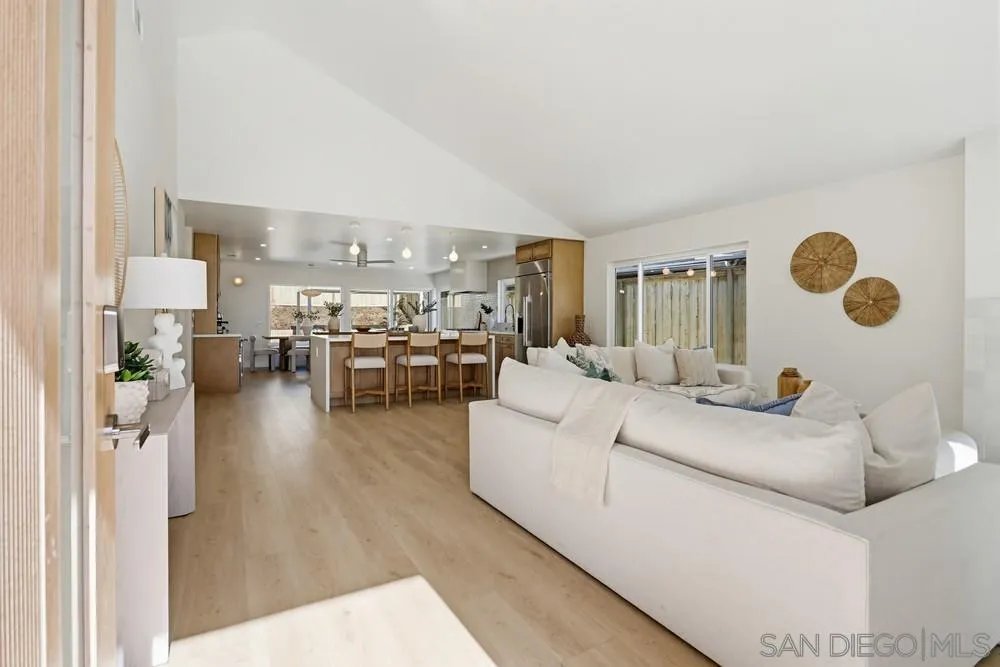 282 Sharp Place Encinitas, CA 92024 - Photo 5 of 34