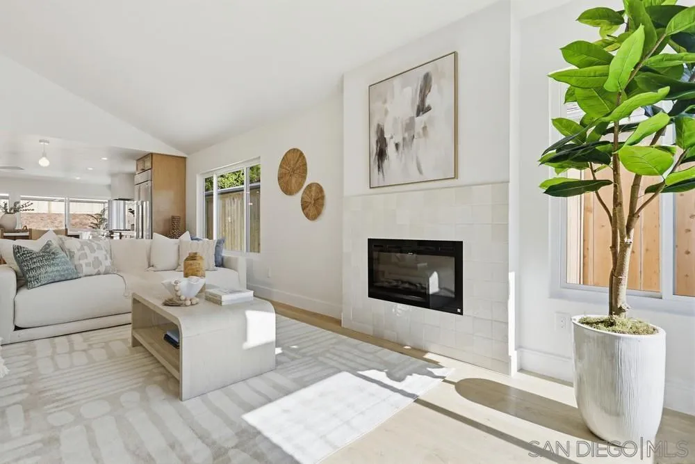 282 Sharp Place Encinitas, CA 92024 - Photo 8 of 34