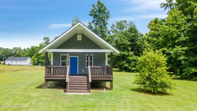 $1,300 | 213 Sanders Street, Tabor City, NC 28463