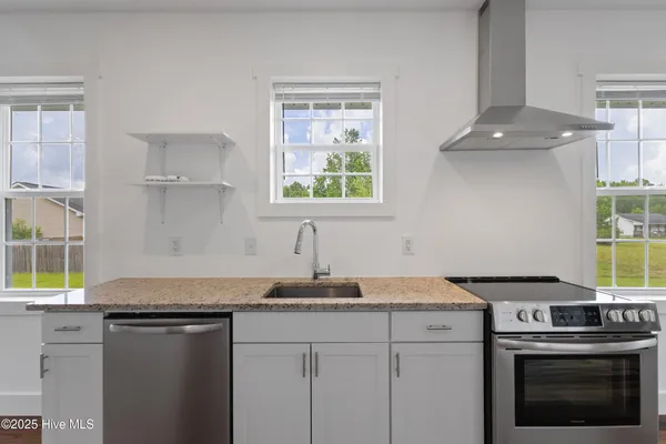 $1,200 | 213 Sanders Street, Tabor City, NC 28463