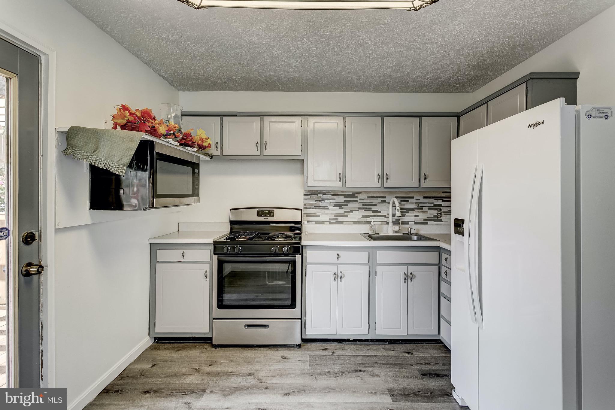 7709 Beekay Road Baltimore, MD 21219 - Photo 11 of 35 Modern Floors!