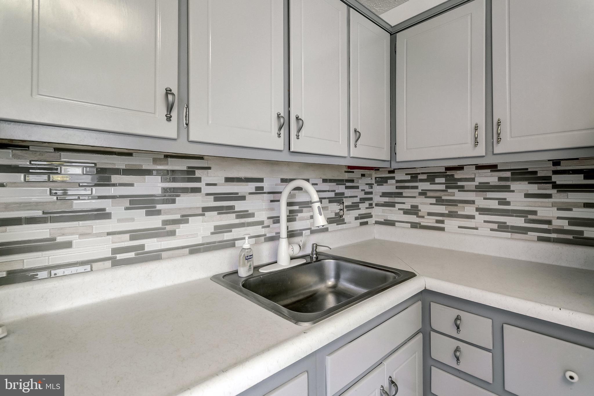 7709 Beekay Road Baltimore, MD 21219 - Photo 14 of 35 Modern Backsplash!