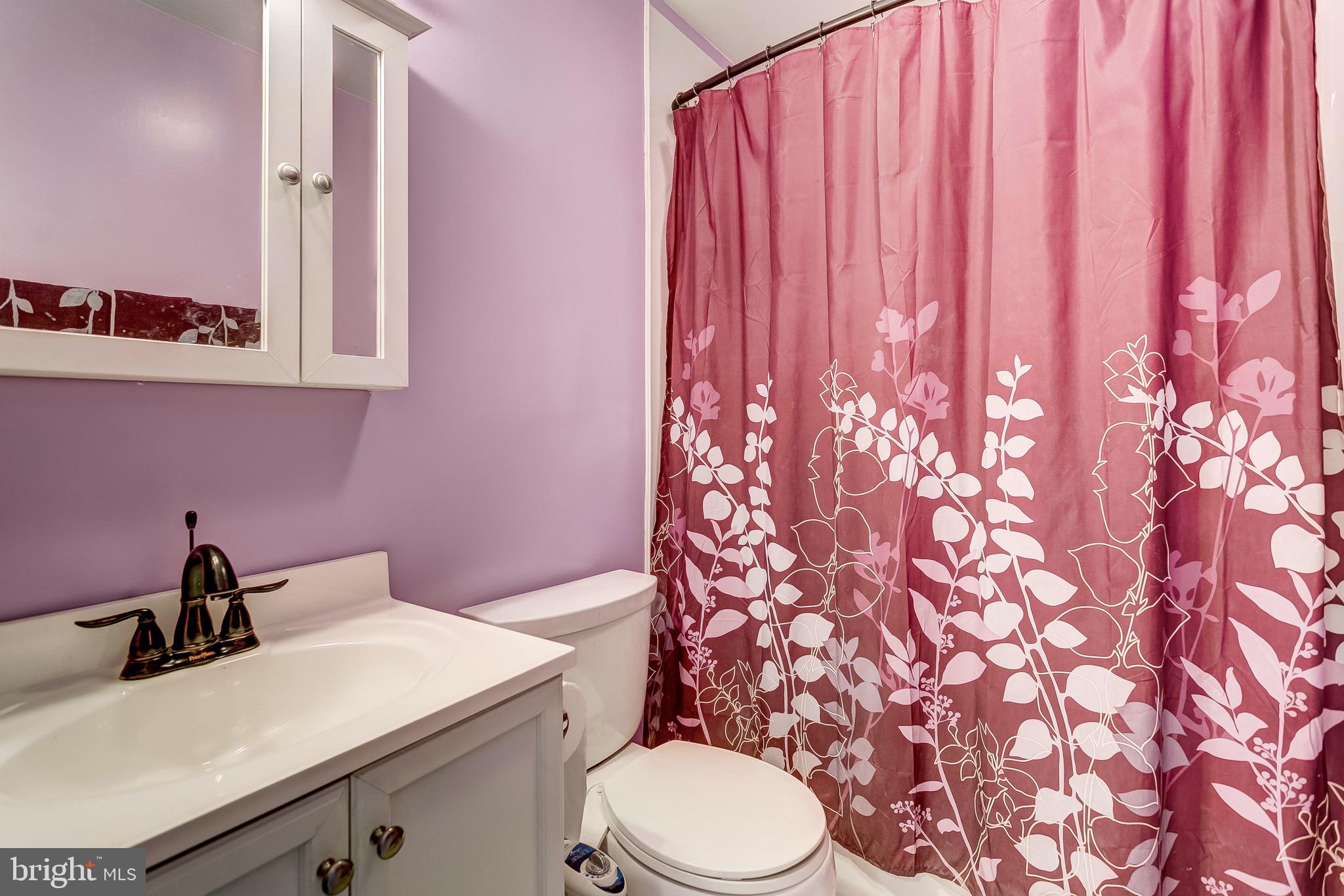 7709 Beekay Road Baltimore, MD 21219 - Photo 20 of 35 Full Bathroom!